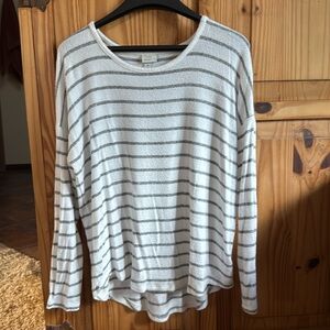 Lightweight grey/white sweater